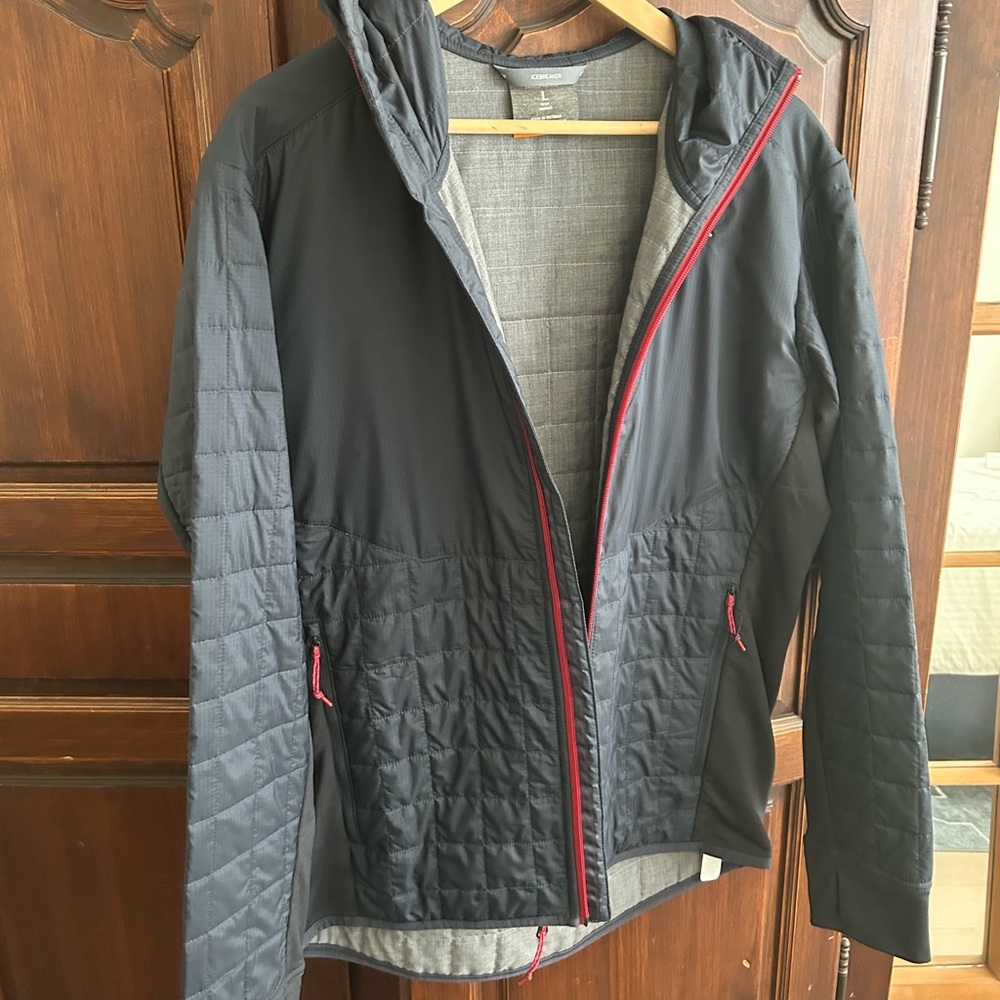 Lightweight Icebreaker Hooded Puffer